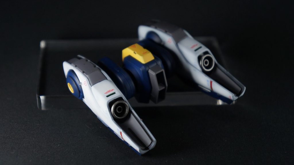 カラーレシピは下地:サーフェイサーエボ ブラック白:Mr.Color GX クールホワイト青:Mr.Color フタロシアニンブルー黄:Mr.Color GX キアライエロー+赤+白など(適当)灰:メカサフヘヴィバーニア:スターブライトアイアン