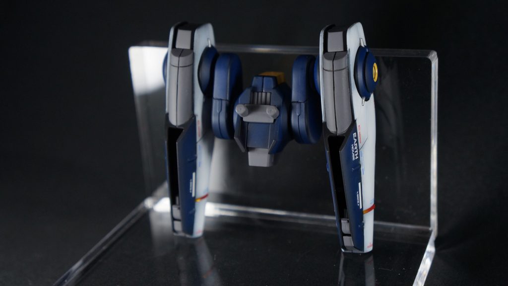 前面写真上部のグレーの部分も合わせ目が出ますが、こちらは段落ちにしてしまいました。