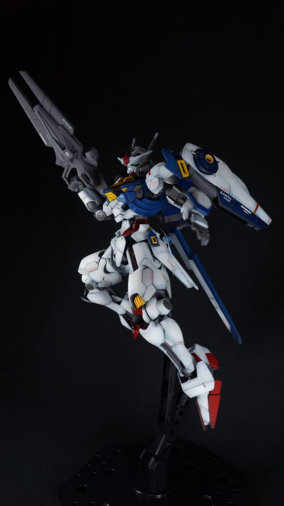 塗装はエアリアル同様、黒立ち上げのグラデーション塗装になります。同じカラーレシピで塗ったつもりですが、塗り重ね具合が1年前とは異なり、微妙に発色が変わってしまっています…。特に青い部分が今回濃くなってしまっていますね。