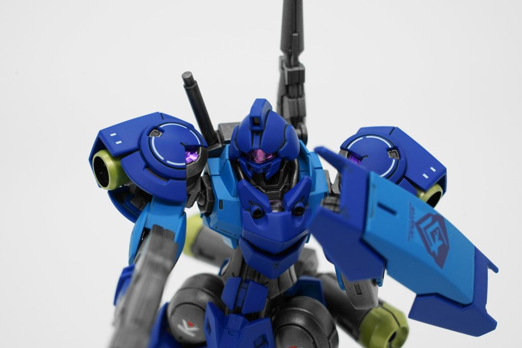 ボディカラーをインディブルー、インディブルーXホワイトで水色にして、つや消しトップコートを吹きました。水色の方はもう少しくすんだ色でもよかったかもです。ホコリが入っちゃって大変でした…。