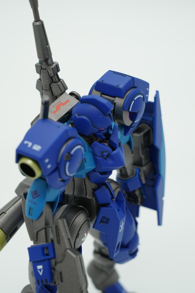 フレームや、武器なんかは焼鉄色に半光沢のトップコート。こちらはほこりが目立たないので助かりました…。