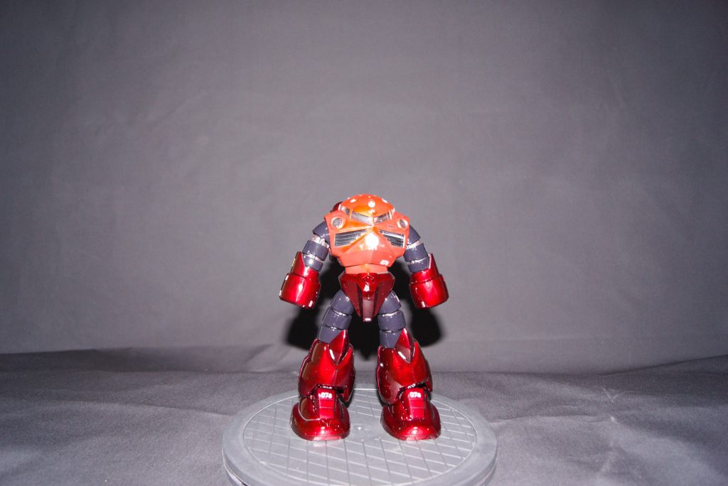 強く光を当てると、色味が変わります。