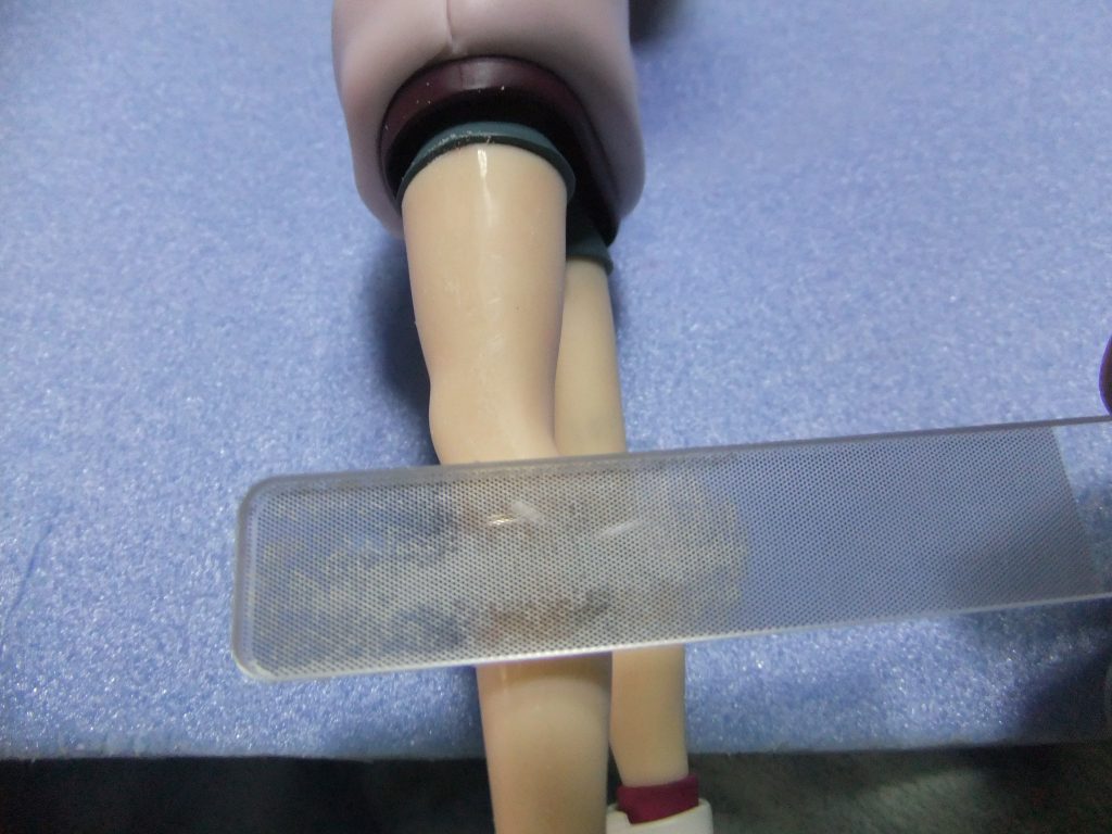 チュチュパイセンと一緒に購入した(ガラスヤスリ 480円)で磨きます。研磨面がつるつるになっているのがおわかりになるでしょうか?自分も半信半疑で購入しましたがここまでの実力とは?