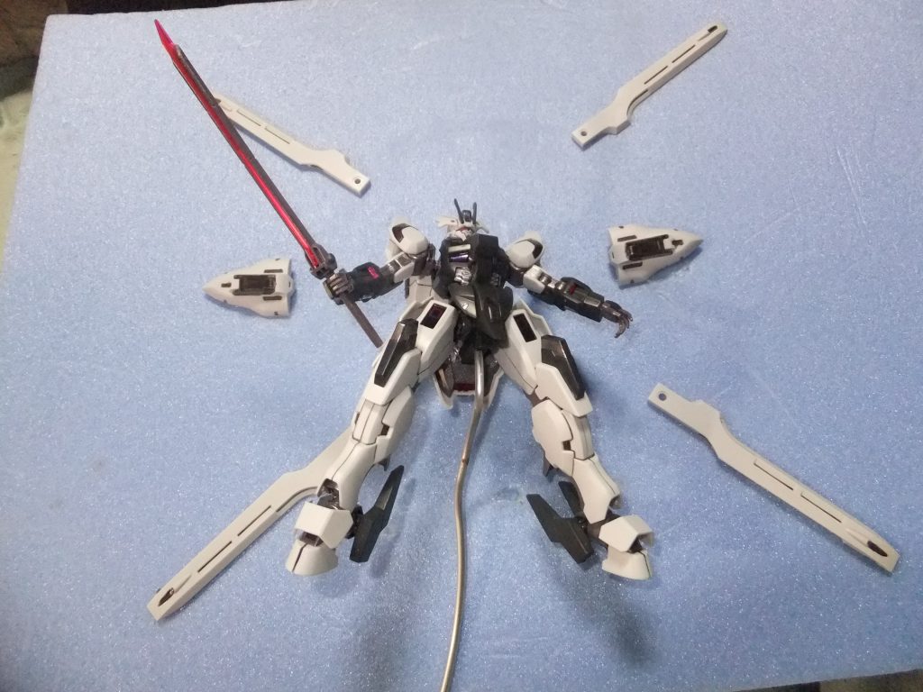 オマケ画像　撮影用のクロマキー水色スタイロフォームにシュバルゼッテを配置！この状態にLEDライトをあてて元画像を撮影します。今回は「童友社　の　Ｏ型　LEDライト」と富士フイルムのコンデジ　のストロボ併用で撮影しています😁最後迄お付き合い頂きましてありがとうございました🙇