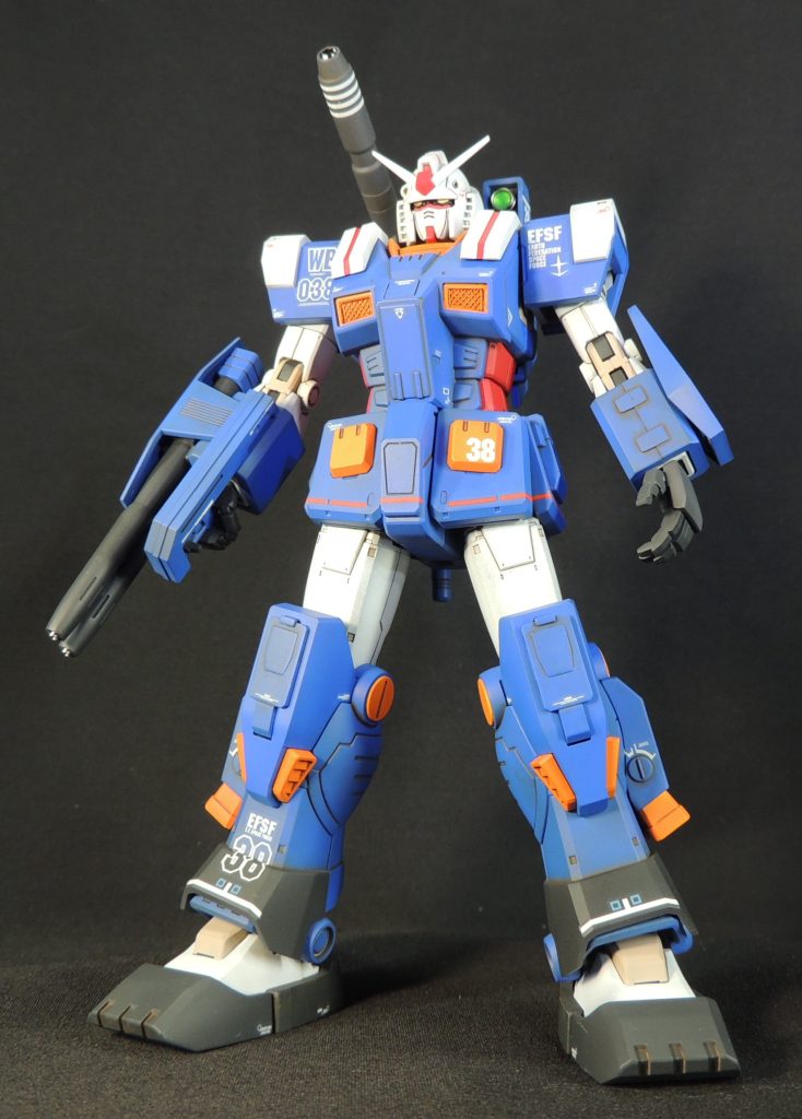 ガンダム自体は試作機らしくアニメのカラーに準拠して塗装しました。左肩のセンサー部のモールドは削り取り、ハイキューパーツの金属製パーツ及びHアイズで再現しました。