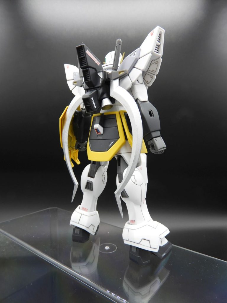 後にイエローのパーツはゴールドに塗りました。