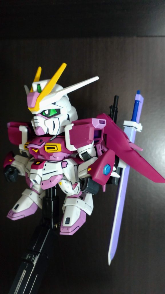 瞳アリのフェイスパーツも用意。差し替えしやすいように頭部はバラしやすく接合部を削ってます。エクスカリバーのグリップは敢えて塗装ナシです。持たせるたびに削れてしまうので...。それ以外はしっかり全塗装ですね。