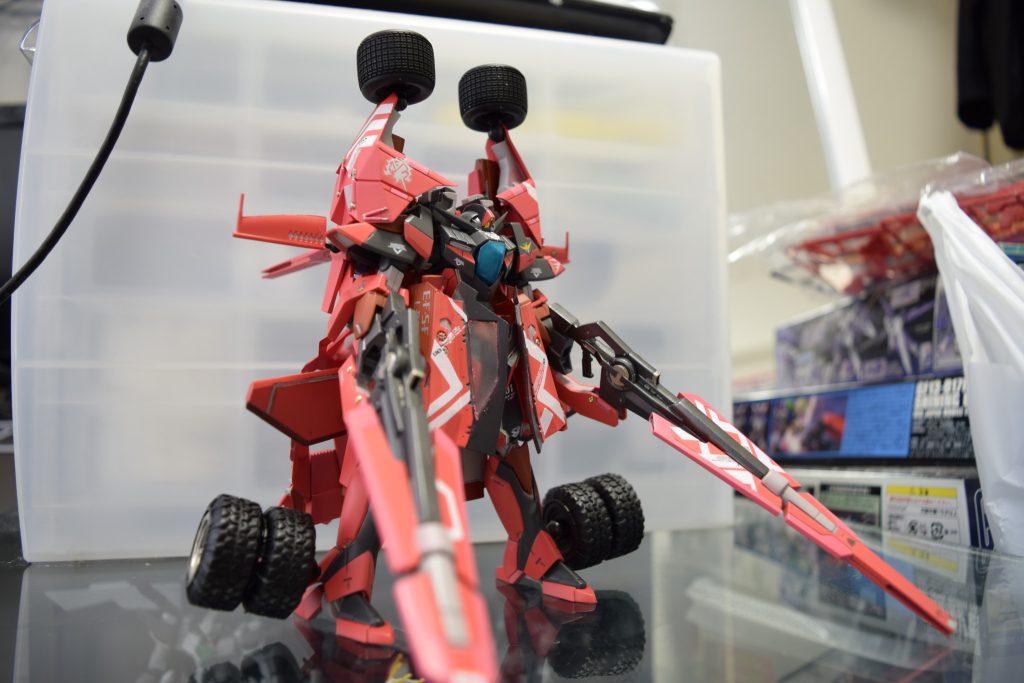 一応変形もできます。背景汚いのユルシテ…色は1.5ガンダムダークカラーを参考に。