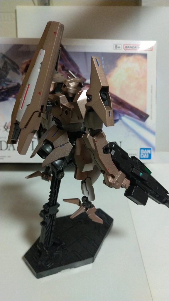 ガンダムルブリスソーン–4枚目/制作者：鈴木 英介