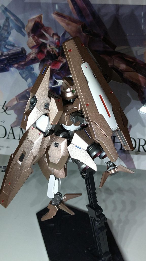 ガンダムルブリスソーン–3枚目/制作者：鈴木 英介