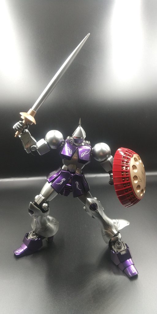 足だけストライクフリーダムとミキシングしました。かかとをヒールっぽくなるようにパテとプラ板でリフトアップしました。つま先にギャンを使用しました。