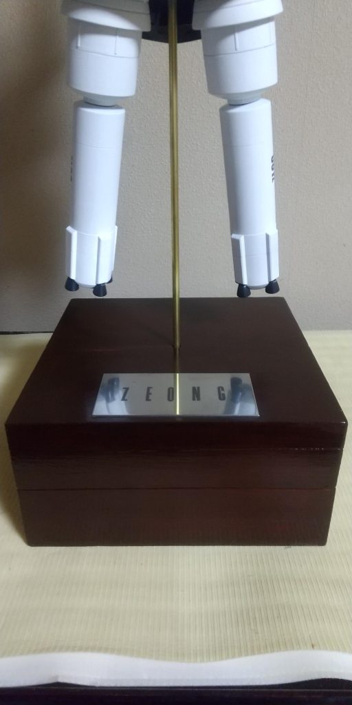 台座を作るからにはと、ネームプレートも制作しました。