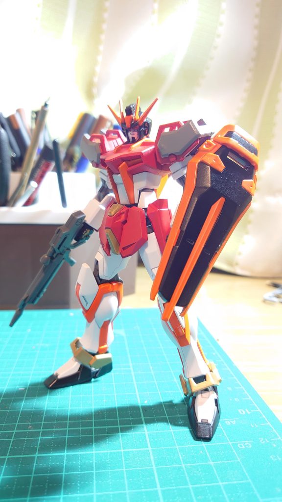 フロント。イーゲルシュテルンが別パーツ再現は素晴らしい！ゴールド塗装したが、あまり目立たず(泣)シールドのカラーは最後まで正解出せず。