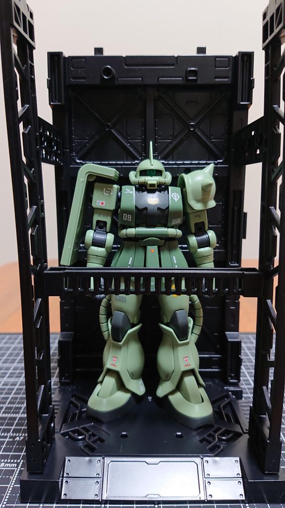 最後に100均の連結ディスプレイと共に一枚。このディスプレイいい感じですね。この写真が一番お気に入りです。閲覧ありがとうございました。