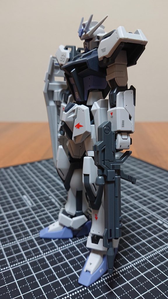 左側はこんな感じです。今回はデカールは少し控え目にしました。