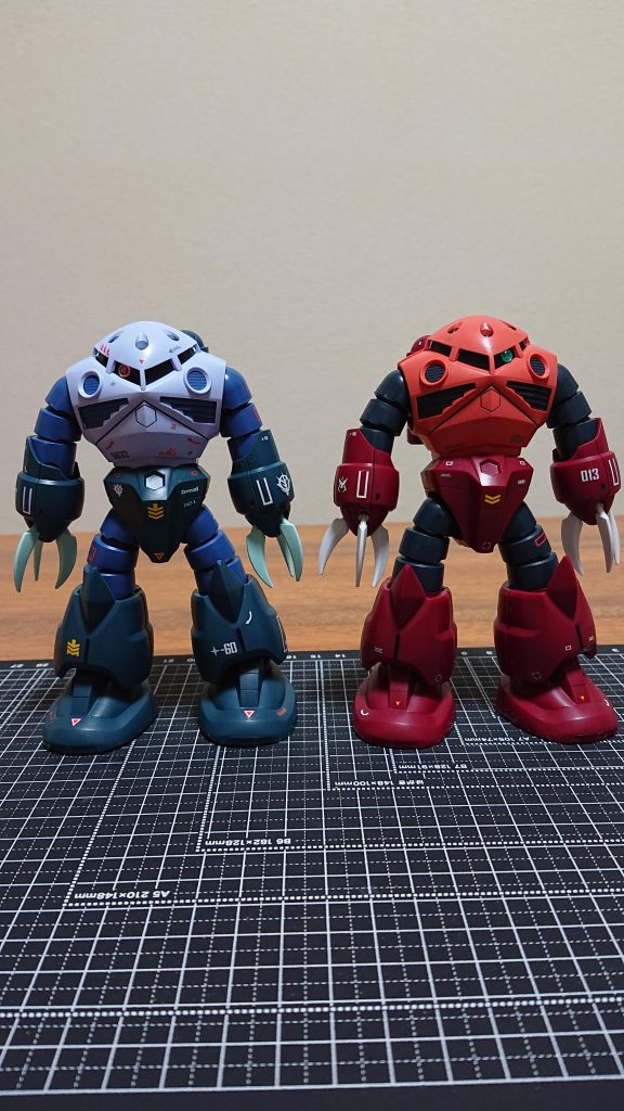 正面から一枚。2体並べると可愛いですね。