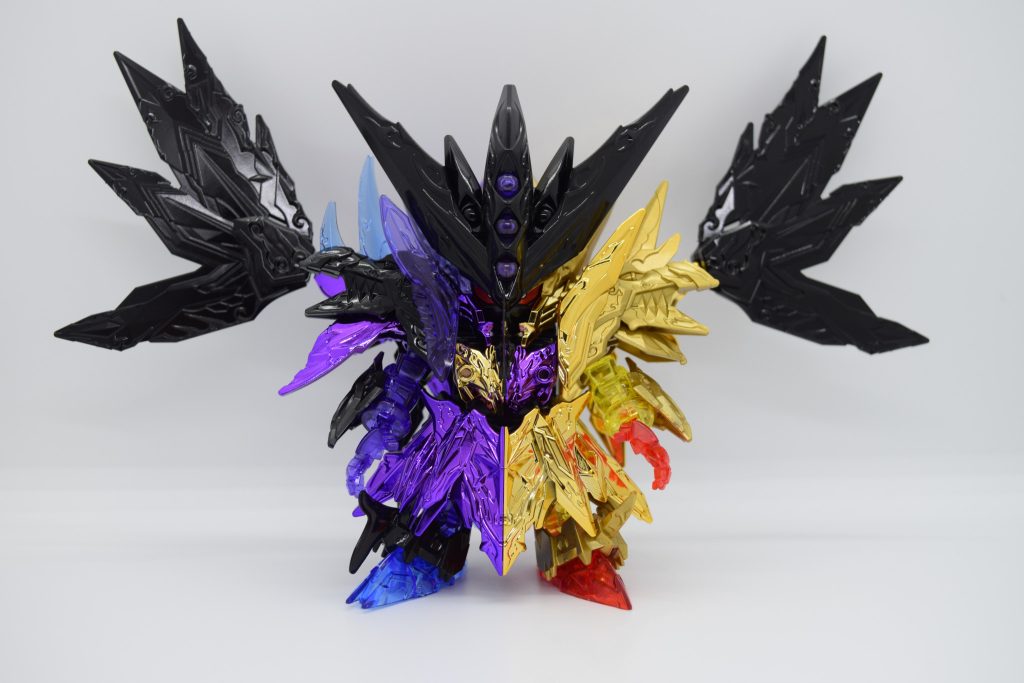 極力メッキ、メッキ調のパーツを使うようにしていますダークネスドラゴンのパーツはメッキと並べた時に違和感が無いようにしたかったのでガイアのEXブラックを吹いた後に光沢吹いてグロスに