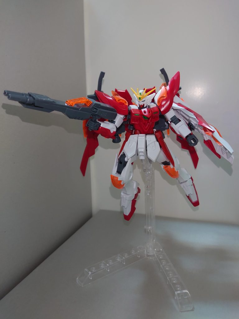 ツインバスターライフルも、オーバーキル防止の観点から、インパルスアキピテール用と同じく出力が抑えられており、最大出力でもベースになったウイングゼロ用の半分に留まっている。沙綾「武器だけブッ潰してやるかな···落ちな!」