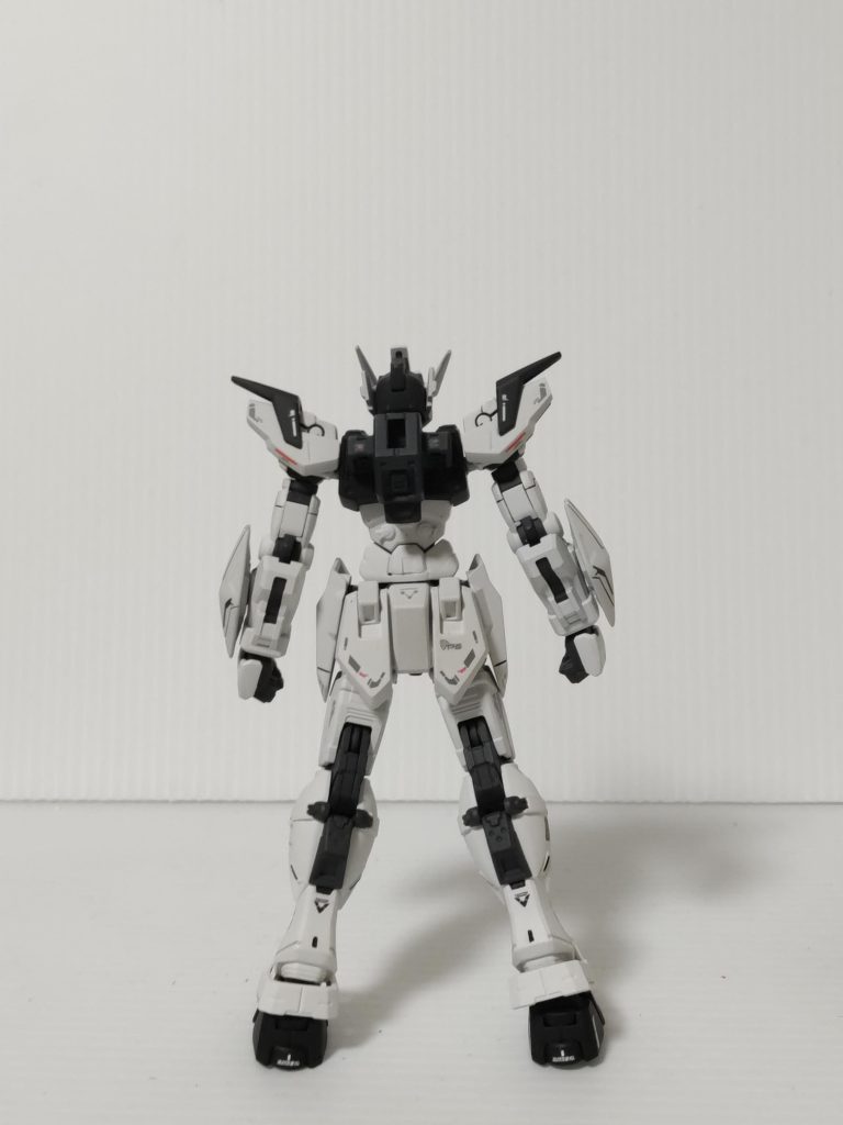 背部はコアチェンジシステムを使用し、様々な装備を使用可能にしてます。