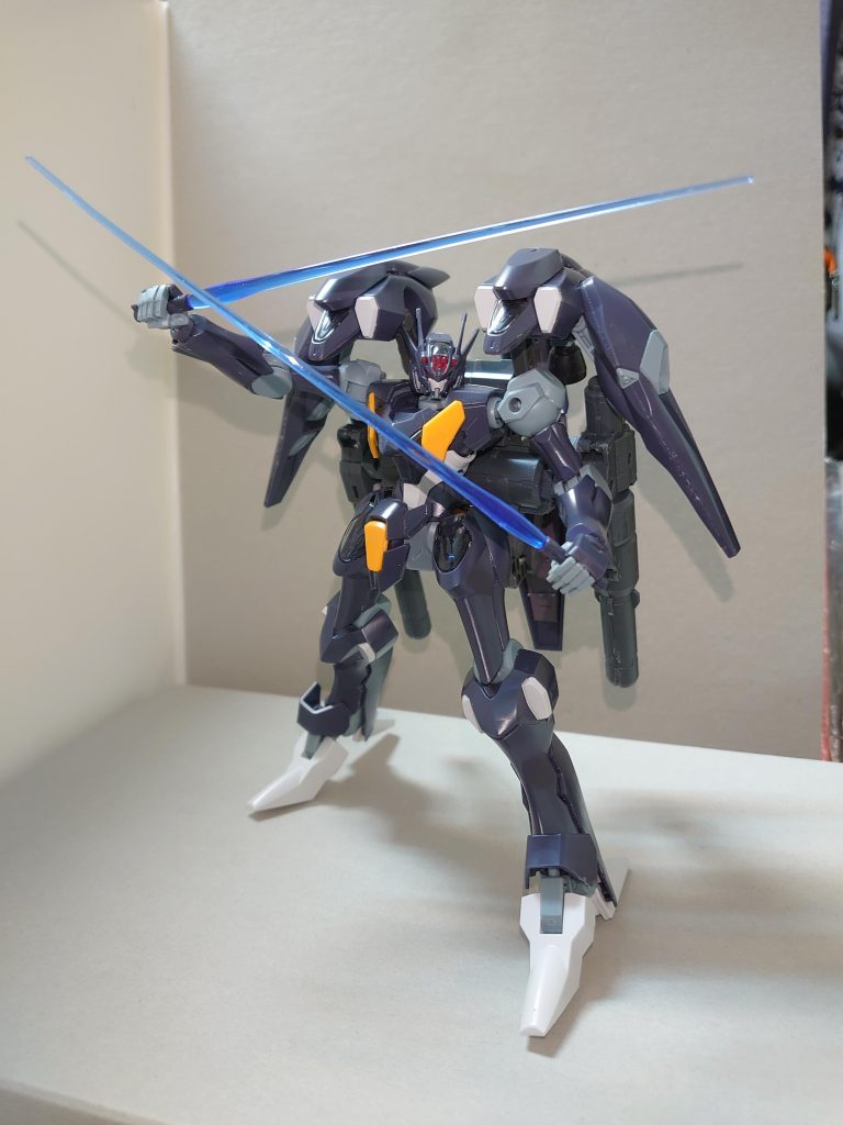 このほか、バインダー武装ポッド側面に有線制御式のサイコミュ兵器であるインコムを装備し、攻撃に加え、友軍機護衛のためのI-フィールド発生機としての機能を持つが、瑠唯は後者の機能のみ使用する。