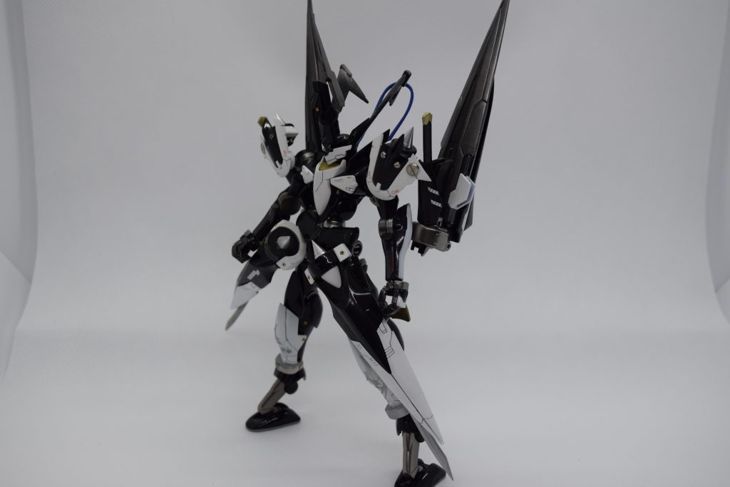 ほぼオリジナルを踏襲していますが各所にメタルパーツ、ディティールを追加しています使ったキットはブレイヴ、スサノオ、マスラオ、フルセイバーx2