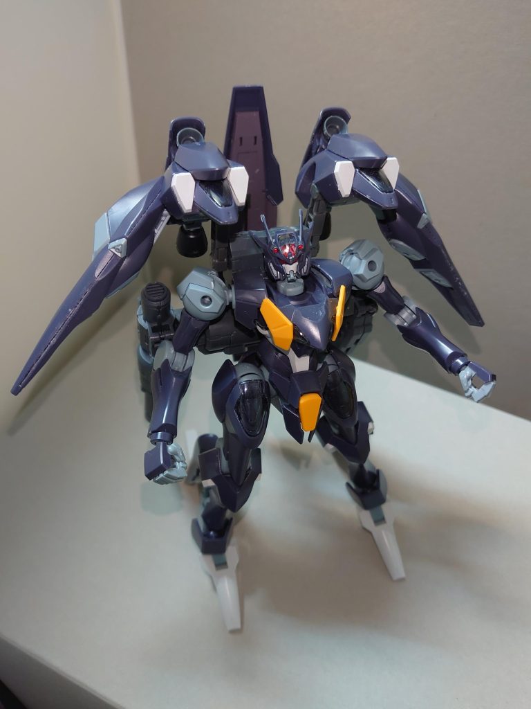 【機体設定】ガンダムファラクトをベースに、アドステラと、異世界「宇宙世紀」の技術が融合して誕生した可変MS。パイロットに強い負荷がかかることからGUNDフォーマットを取り除き、一般兵士向けの機体制御システム「サイコ・コミュニケータ」通称サイコミュを装備した。このサイコミュは「宇宙世紀」から来た、とある「強化人間」によりもたらされたものと言われるが、定かではない···。