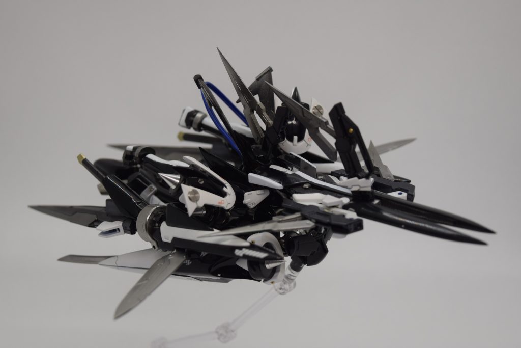 クルーズポジションスサノオマスクはライフルにマウントできるようにしています大分前に作った物だったのでパーツ同士の接着が甘くポロポロ外れたのを修正しながら変形させました