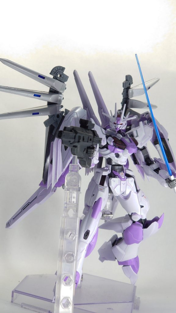 武装としては、ビームサーベル×4本，ファンネルが計10機、プラズマ収束ビーム砲×2本、ビームライフルになりますね。ビームライフルも拘りたかったんてすが、なにも思いつかなかったので、今回はそのままにしめした。