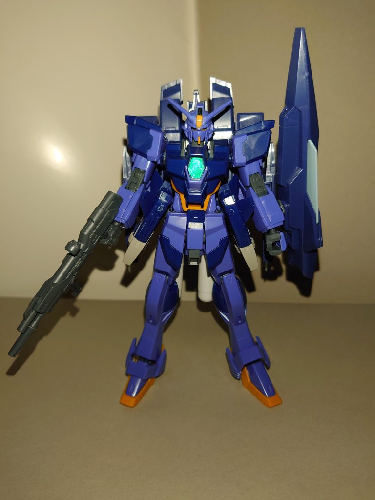 【概要】ZGMF-X56SJG / インパルスナハトイェーガー花咲川女子学園高等部生徒会長にして、ハローハッピーワールドのDJ担当・奥沢美咲が制作したガンプラ。ツアーで大阪を訪れた際に見付けた「インパルスガンダムアルク」と「ライトニングバックウェポンシステム」を組み合わせたもので、BWSの分離合体機構を有効活用した改造をおこなったという。