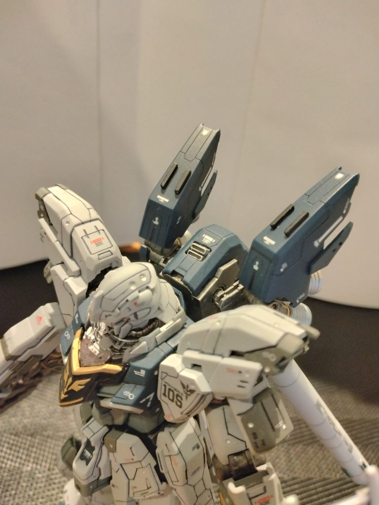 バックパック真ん中に意味の無いダクト埋込😅