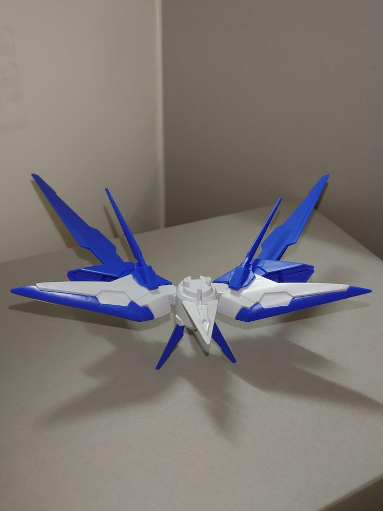 使用キットガンダム本体→GBN-ベースガンダムトランザムブースター→アメイジングエクシアビームライフル、クレイバズーカ→HGUC百式ビームサーベルの刃→ミカエリストランザムブースターとビームライフル、クレイバズーカはイエサブのパーツパラダイスで購入したものです。