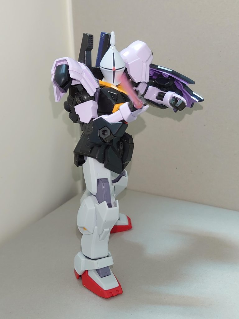 ギャンなのでフェンシングポーズも。七深「さぁ~て、来てもらおう」