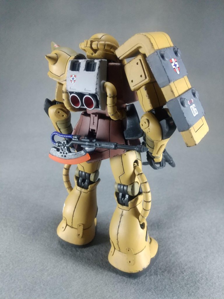 バックショット。ヒートホークはお尻に移設しました。