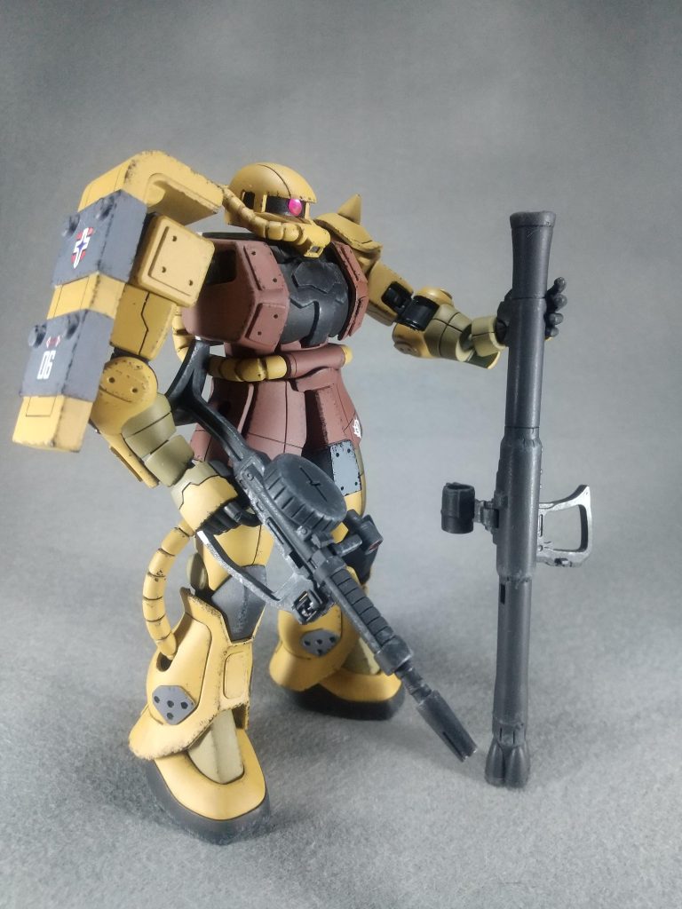 バズーカは添えるだけ。