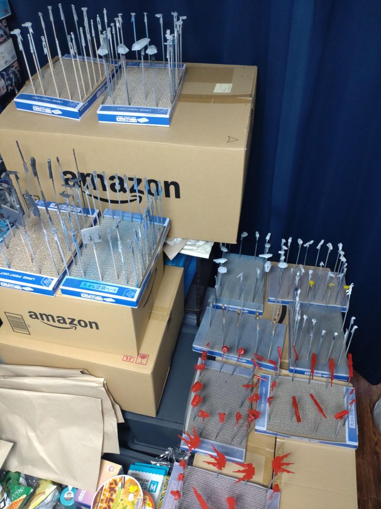 サーフェイサーはMr.カラーの黒、白サフを使いました。