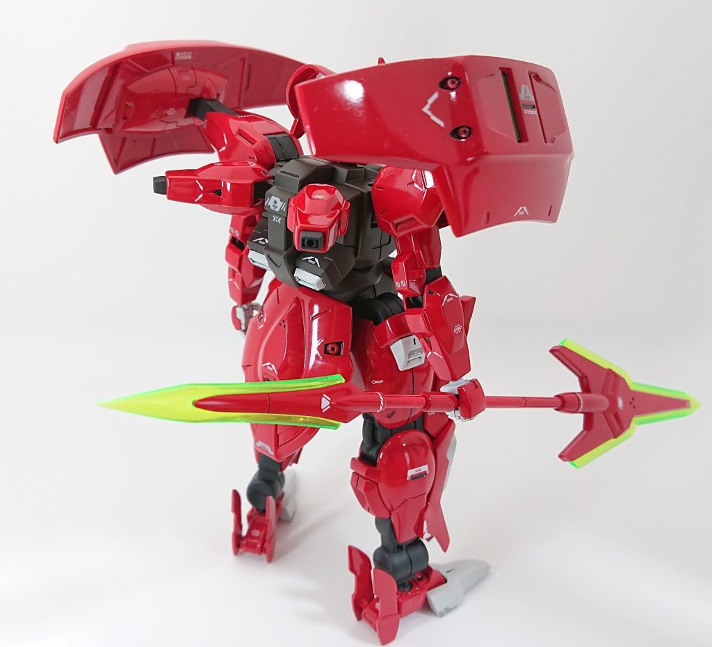 後面から。メインとなるレッドを光沢仕上げにし、その他をつや消し仕上げにすることで、光沢を強調させるよう工夫してみました。