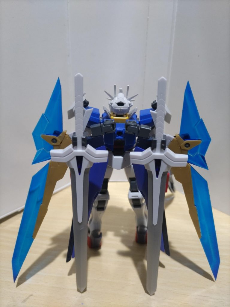 バックパックは剣で羽っぽくしてみました。