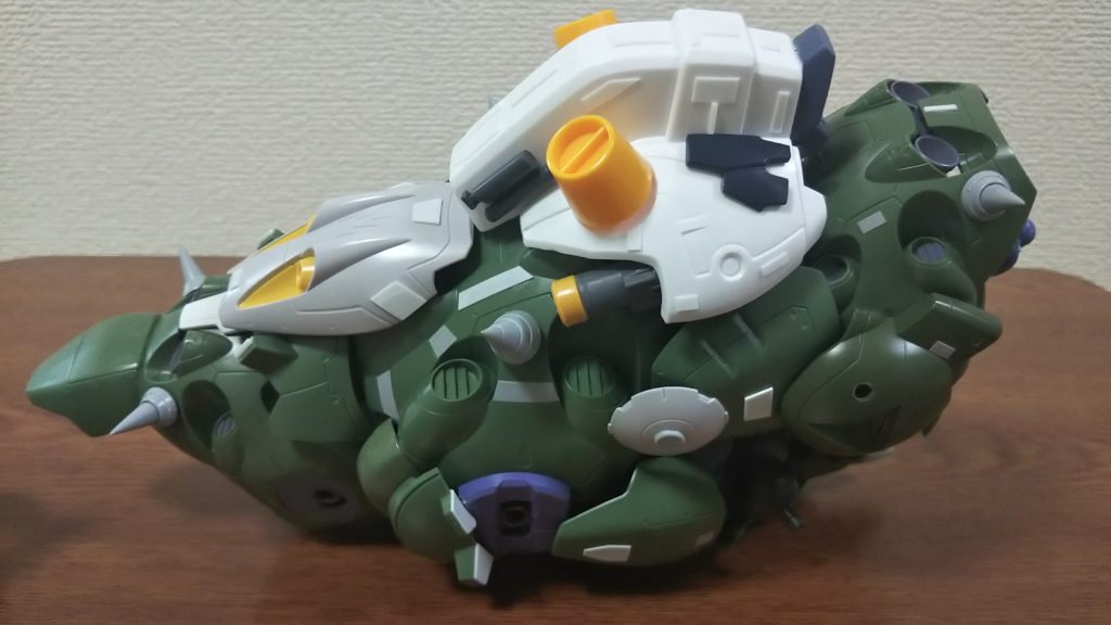 ボディのディティールアップ。ちなみにディティールアップ以外、プラ板やパテでパーツを新規造形するとか行っていません。あくまでミキシングってことで。