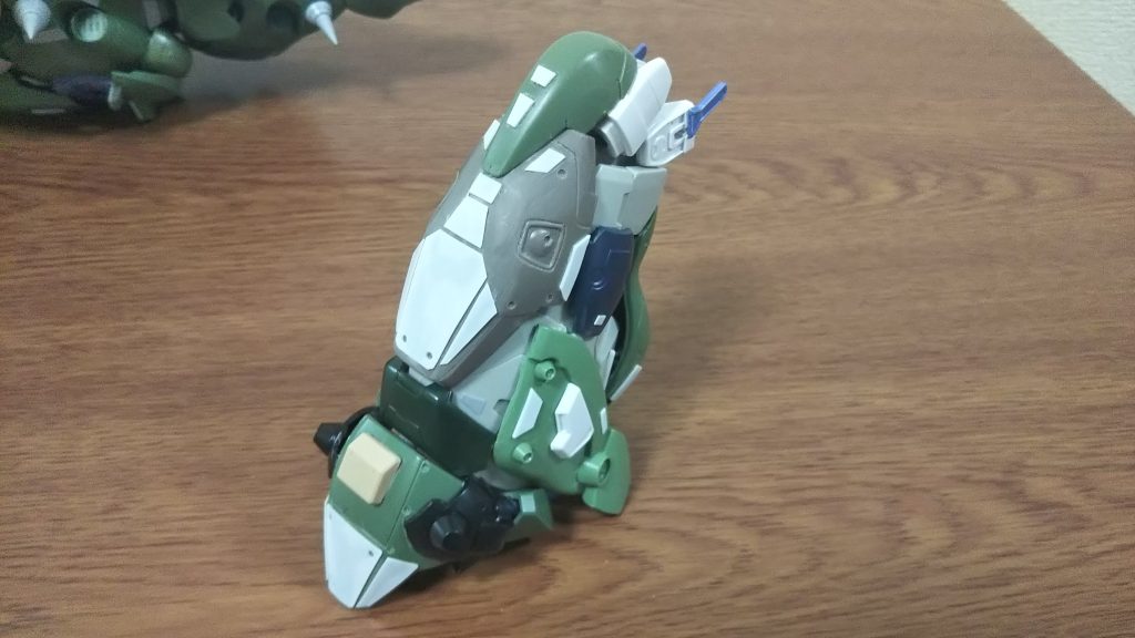 首の部分もディティールアップ。