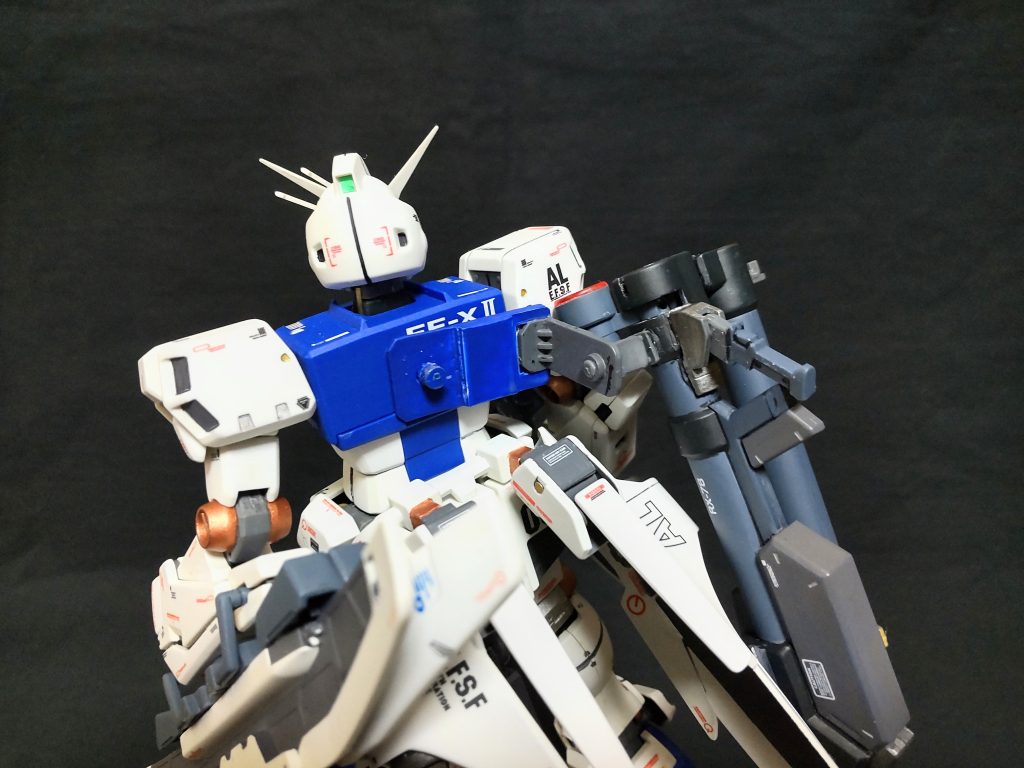 バックパックとの間に挟むだけ。