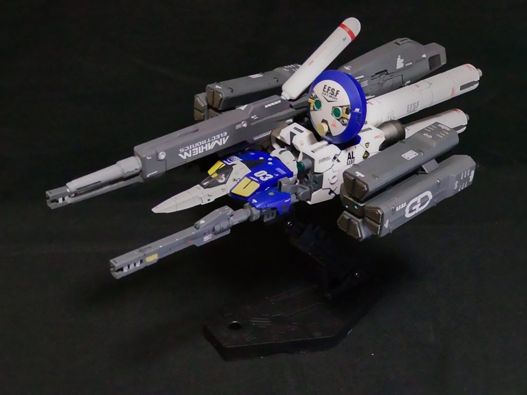 最終形態、ハイパーメガ粒子砲装備、レドーム装備、プロペラントタンク容量アップ。ボスすら一撃で倒せる貯め撃ちと強力な広範囲の攻撃ができます。HGUCのデンドロビウムのIフィールドのユニットを付けてバリア発生みたいにしようと思ったのですがデカすぎてやめました(最早、コアファイターでなくなりました)。