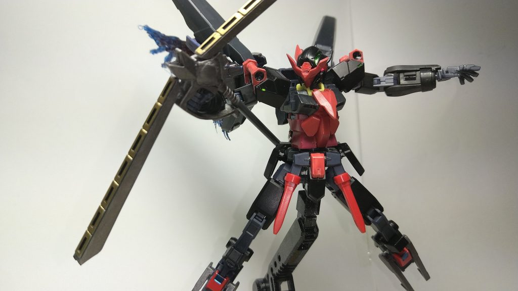 ティブロンとピーフォールバスターは合体ギミックがあり、スマッシャーモードへ。多方面にビームを発射できます。