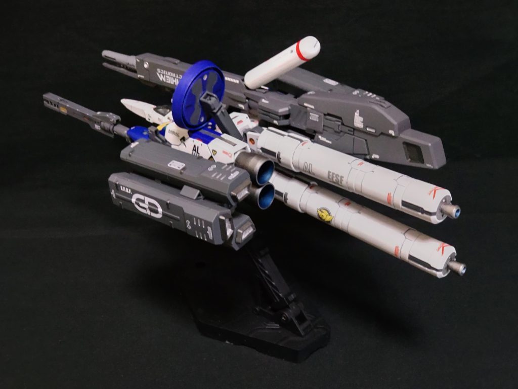 後ろから。ハミングバードみたい。