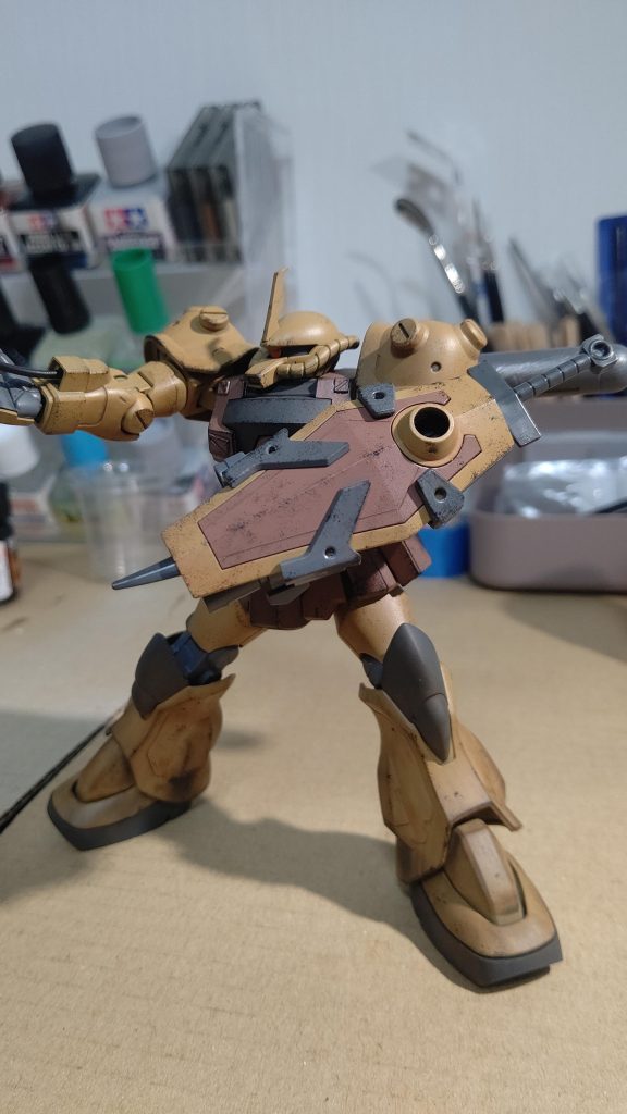 シールドから出る剣先が、ちょっと下品だったかな💦