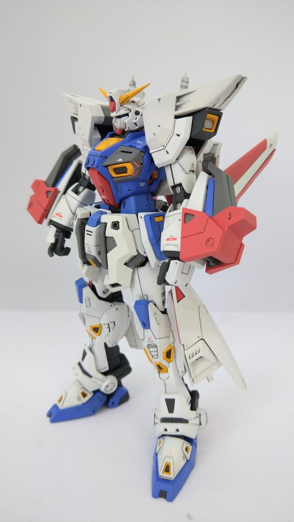 Wタイプは変形すると猛禽類っぽい感じになって、ヒーローメカ系のデザインロジックな感じで、宇宙世紀的には若干違和感が。