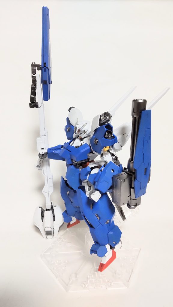 長物を作ったらさせてみたかったポーズアーマーは全て固定接着してます。最初は着脱可能にしようと思ったんですが、面倒くさくなったのでやめました😅主人公機なのでトリコロールカラーにしたいと思い、アーマーはほぼ全てブルーで統一しました。今回は特に設定とかは無く、やりたいことをやっただけです。たまには頭空っぽにして作るのもいいなと思いました😁〈今回の使用マーカー〉ブルー、ホワイト、ヘビーガンメタリック最後までご覧いただきありがとうございました❗