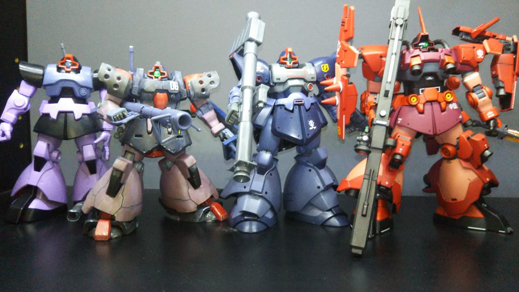 おまけのドム各種。全てHG。ドム、ドム・トローペン、リックドムⅡ(ツバァイ)、ドムR35(改造シャア専用)