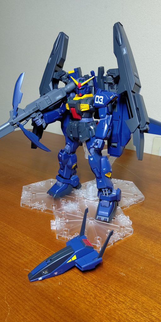 前回作ったティターンズに塗装したガンダムマーク2と合体!!!。ティターンズスーパーガンダム!はい、もう最高です。ありがとうございました🙇。次は何を作ろうかな、、、。