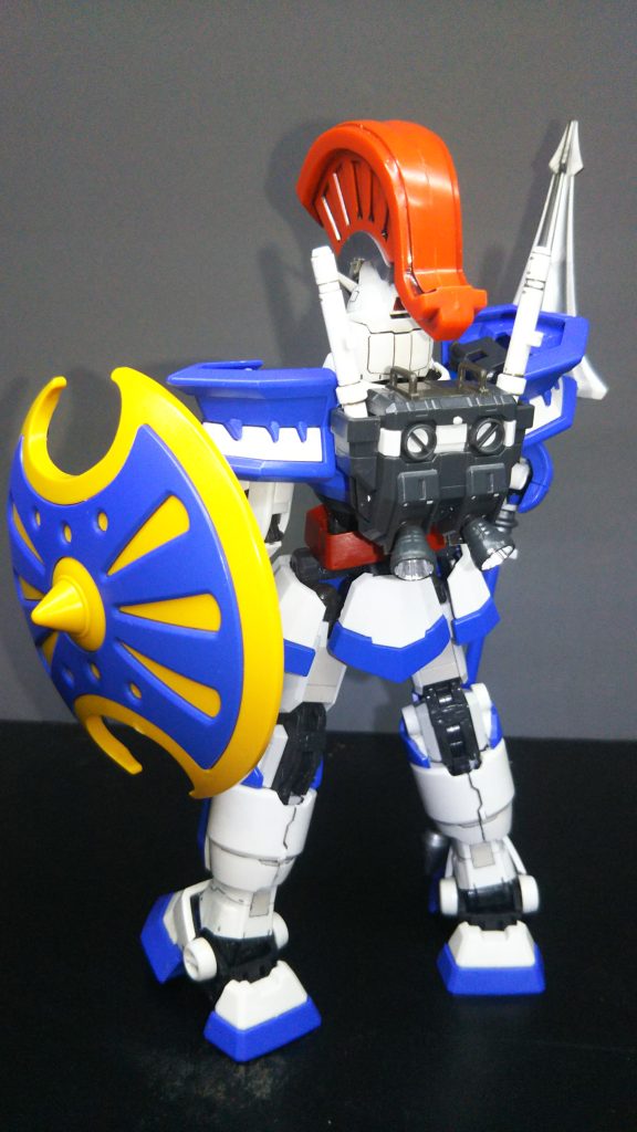 ガンダムらしさを残す為、ランドセルはそのまま使用。頭部もガンダムの物をそのまま使用し、アキレスの特徴である鶏冠を加工してほぼそのまま使用しています。