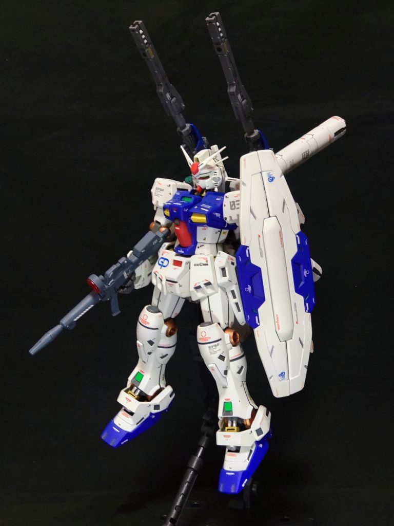 支援機といえばキャノンということで、30MMのオプションパーツセット1のアームガンを加工して取り付け、ビームキャノンとしています。オプションパーツ1、急いで買いにいきました。